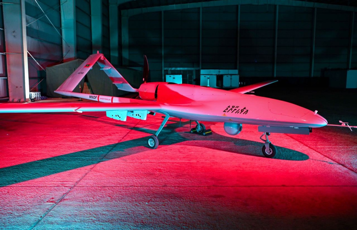 ރާއްޖޭގެ އިގުތިސޯދީ ސަރަހައްދު ބަލަހައްޓަން ގެނައި ޑްރޯންތައް.-- ފޮޓޯ: ރައީސް އޮފީސް