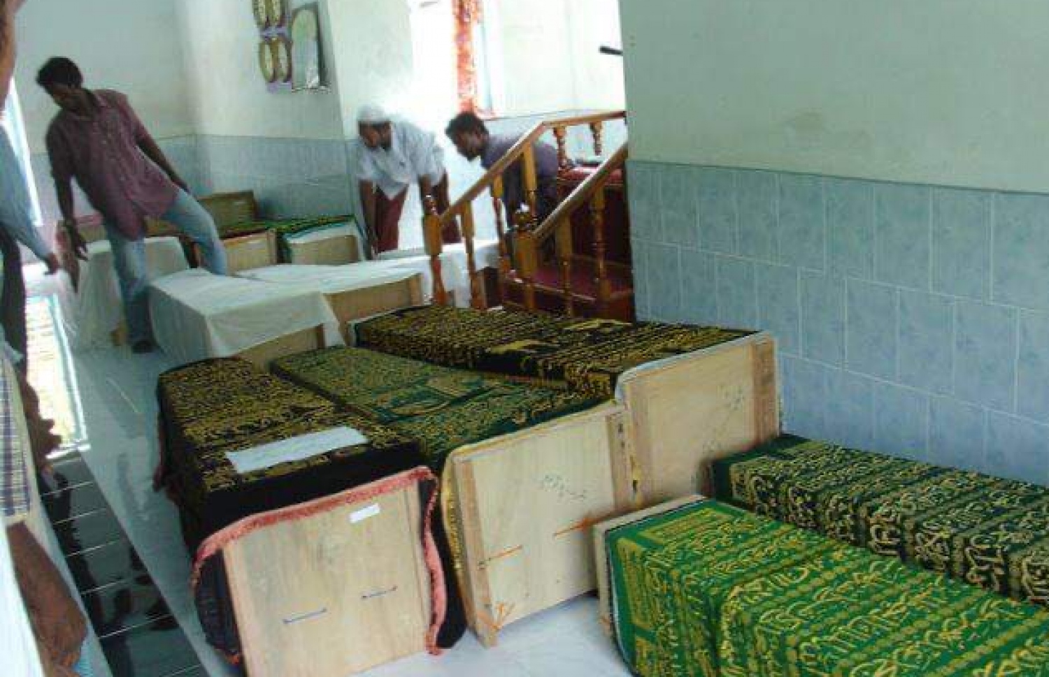 އެނަމާ ބޯޓުގެ ހާދިސާގައި ނިޔާވި ބައެއް މީހުންގެ ސަންދޯއް -- ފޮޓޯ: މުހަންމަދު އަޚުތަރު