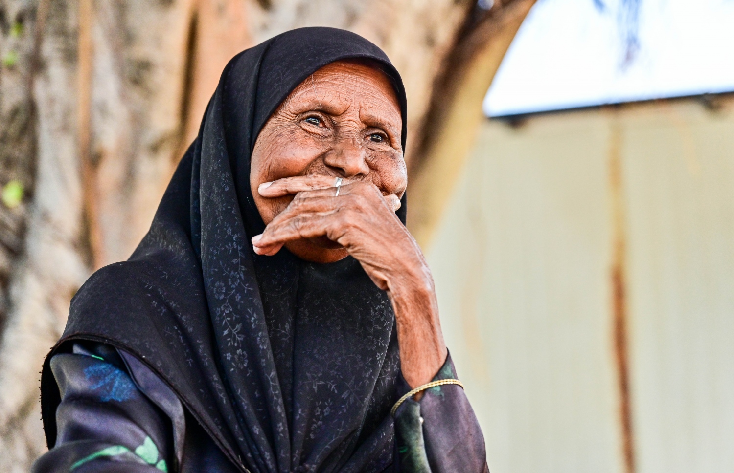 ޝަރީފާ: ދަރިންނާ އެކު އޭނާ މިހާރު ދިރިއުޅެނީ ނޫމަރާގައި. -- ފޮޓޯ: ފަޔާޒް މޫސާ | މިހާރު