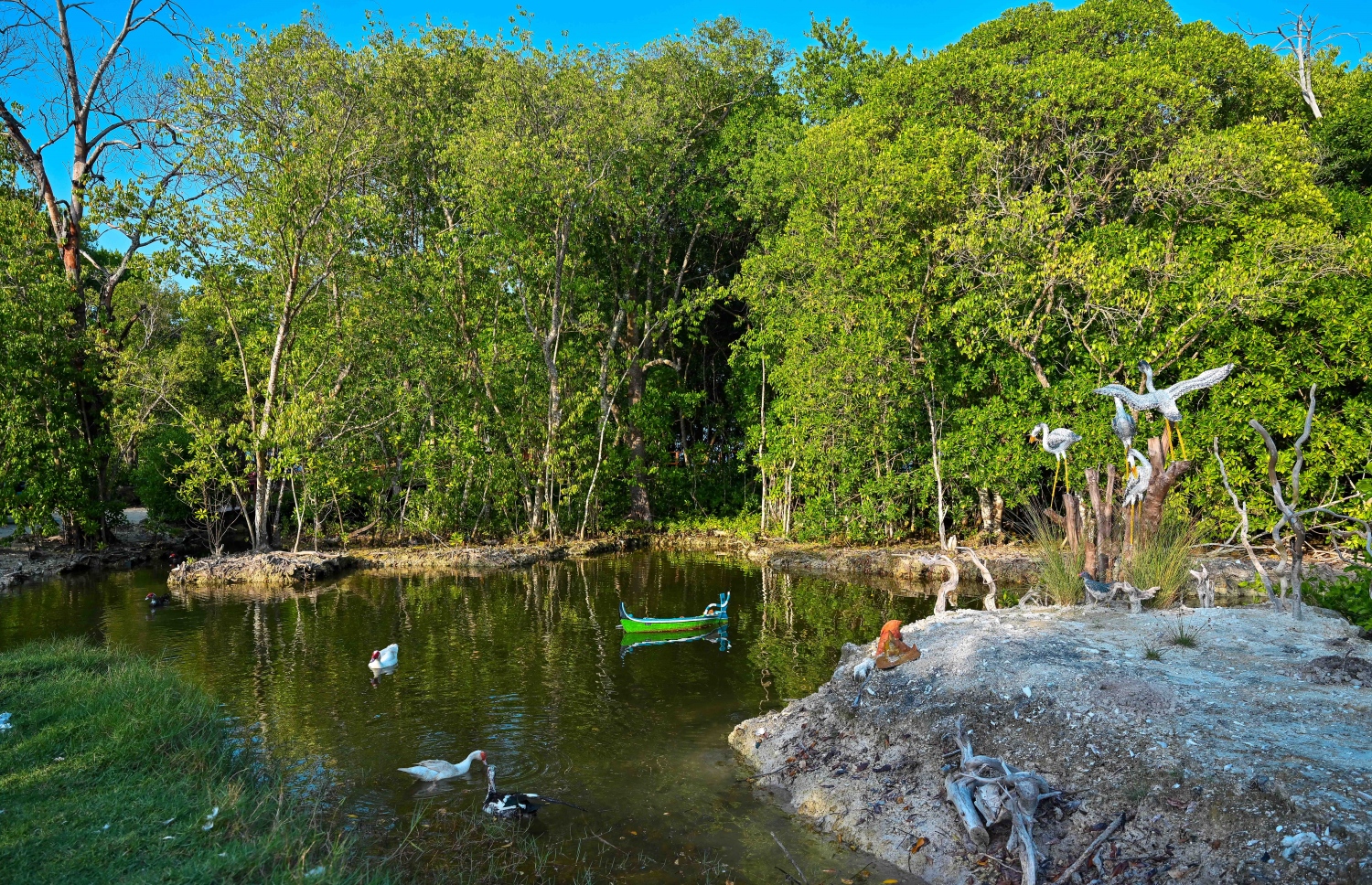 ގޮއިދޫ ކަނޑޫފަލުގައި ހަދާފައިވާ ޕާކު. -- ފޮޓޯ: ފަޔާޒް މޫސާ | މިހާރު