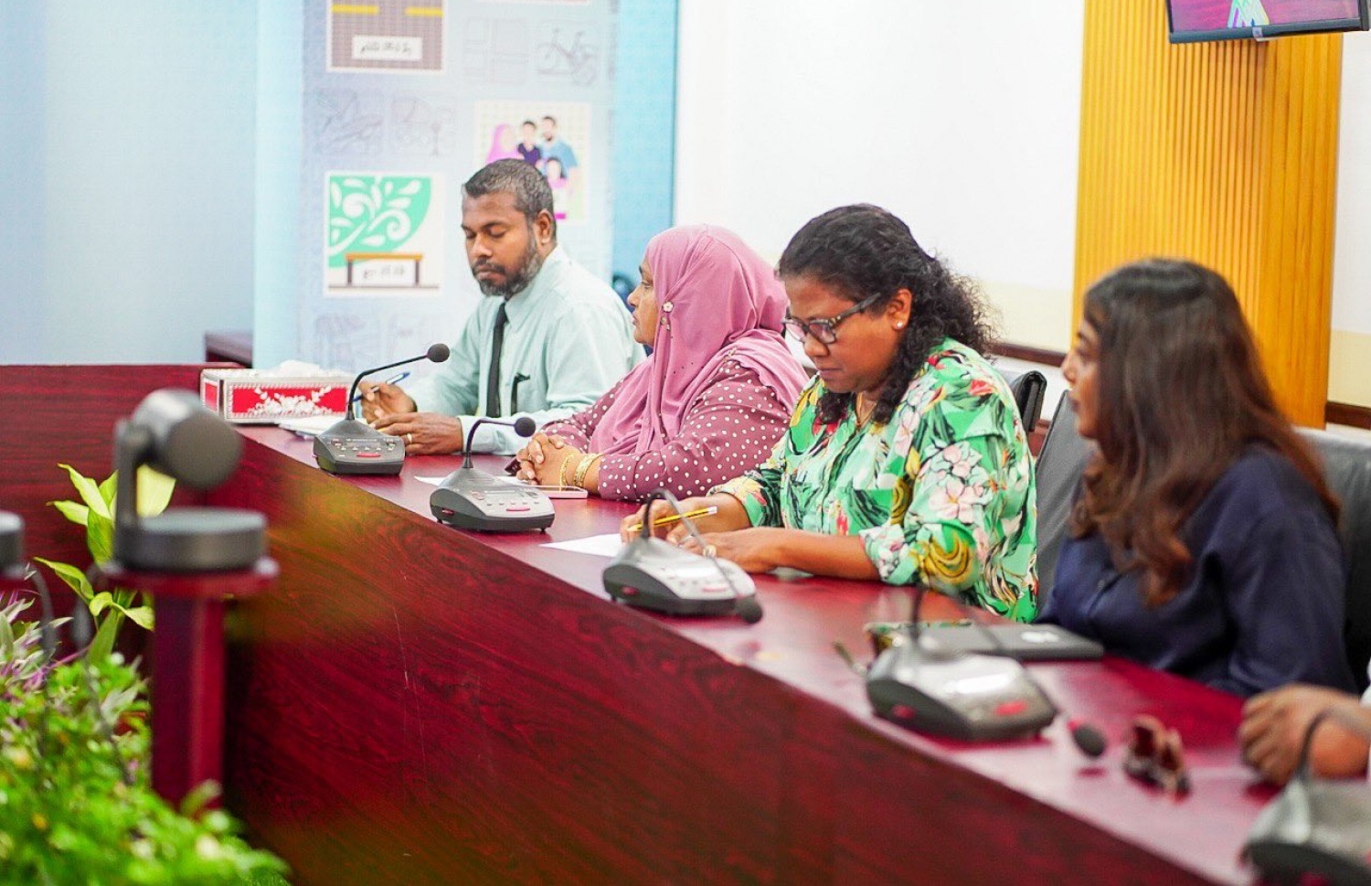 ސިޓީ ކައުންސިލްގެ ޖަލްސާއެއްގައި ކައުންސިލްގެ މެމްބަރުންތަކެއް.-- ފޮޓޯ: މާލެ ސިޓީ ކައުންސިލް