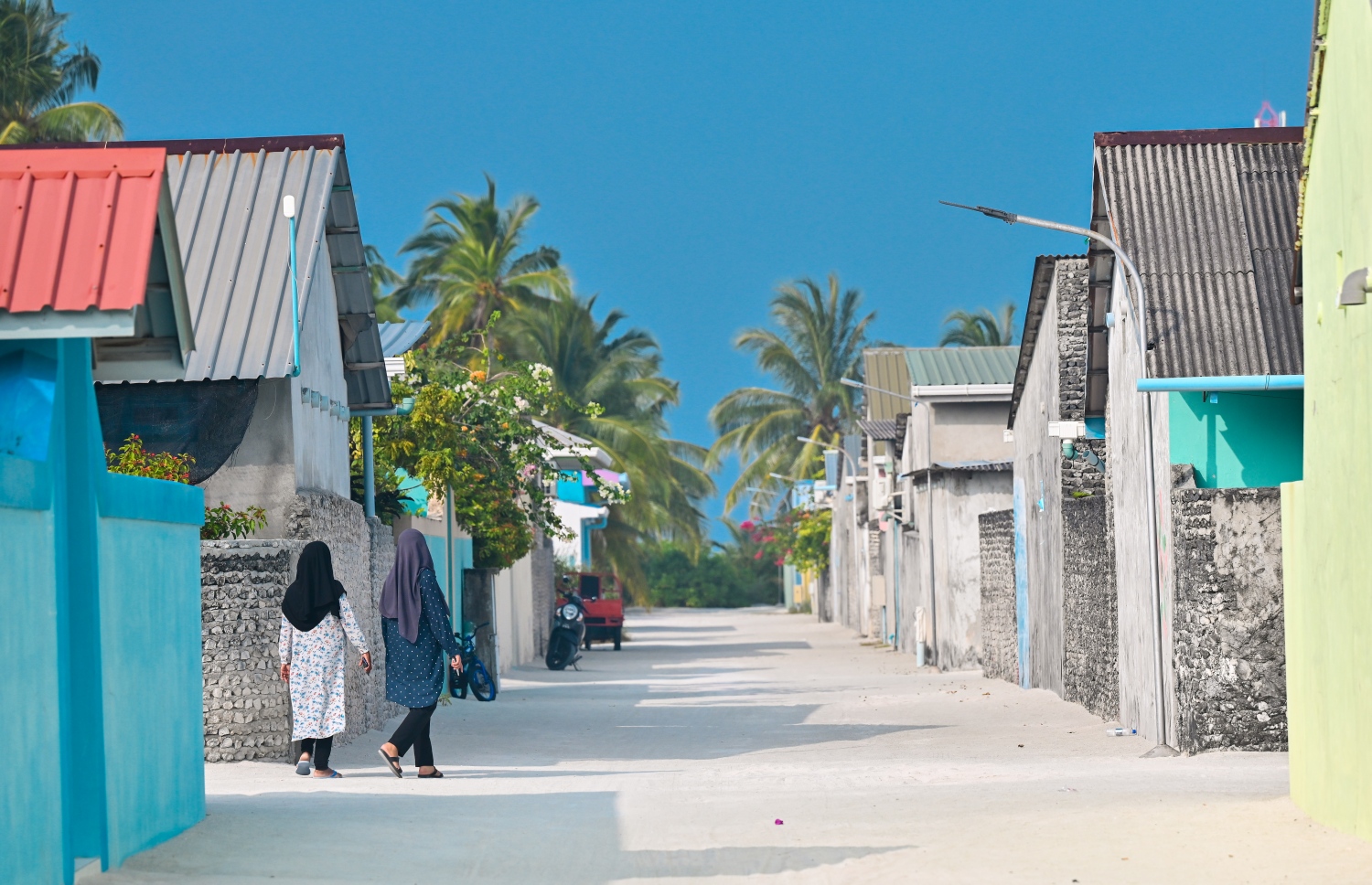 ށ. މަރޮށި މަގެއް: މި ރަށުގެ މަގުތައް ހުންނަނީ ވަރަށް ތަރުތީބުން.-- ފޮޓޯ: ފަޔާޒް މޫސާ | މިހާރު