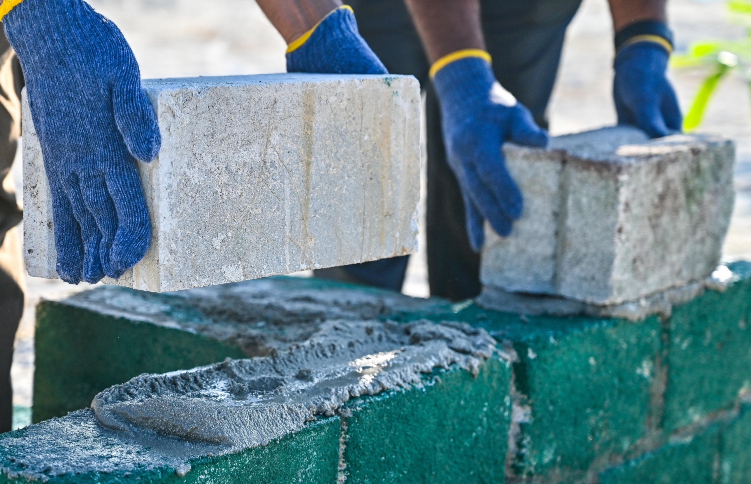 ބިންވެރިޔާ ސްކީމްގެ ދަށުން ދޫކޮށްފައިވާ ގޯތިތަކުގެ އިންފާރު ވަކިކުރުމުގެ މަސައްކަތް މިއަދު ވަނީ ފަށާފައި. -- ފޮޓޯ: ފަޔާޒް މޫސާ | މިހާރު