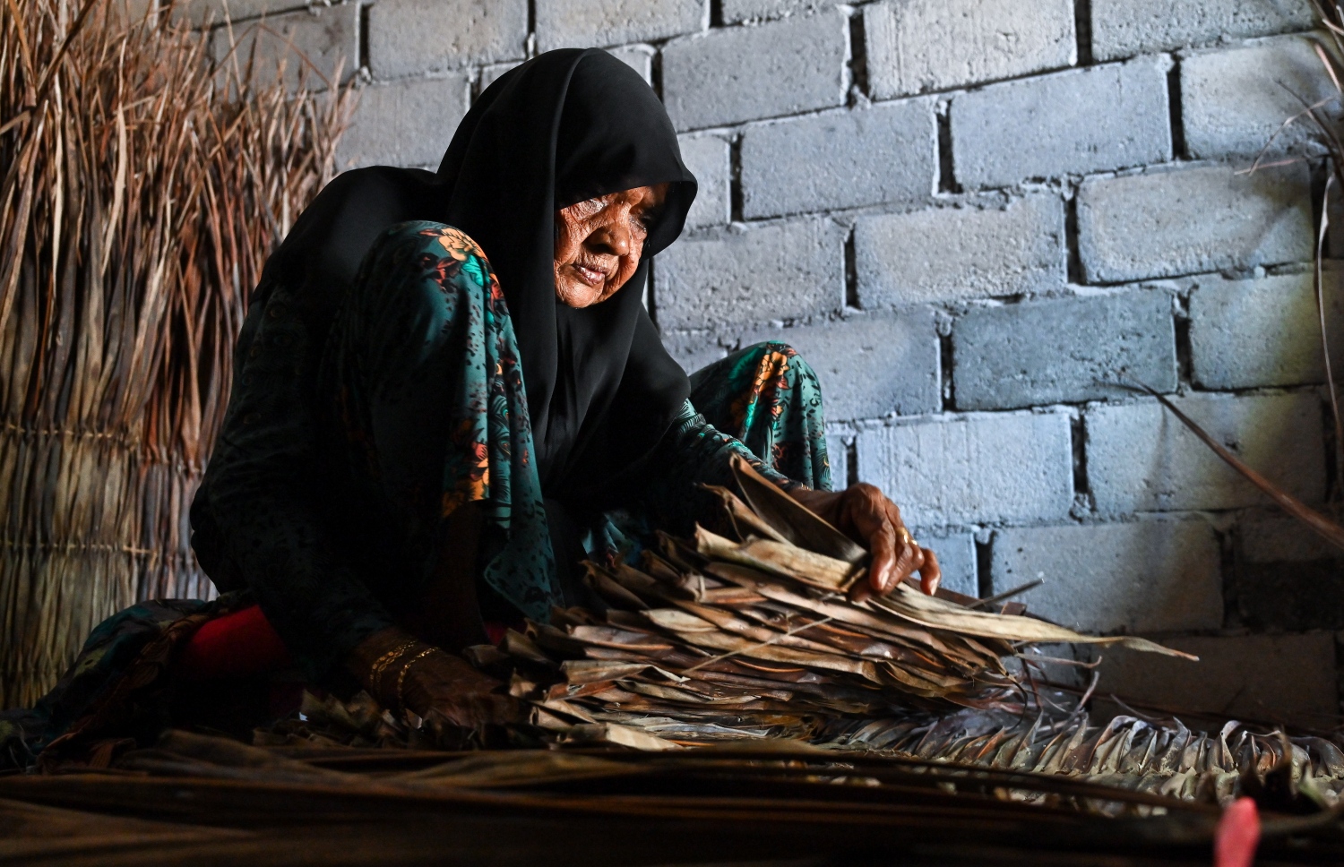 ށ. ޅައިމަގު، ރުގިއްޔާ އާދަމް ފަންގިވިންނަނީ: ފަންގިވިނުމަކީ އޭނާ އާމްދަނީ ހޯދަން ކުރާ މަސައްކަތެއް.-- ފޮޓޯ: ފަޔާޒް މޫސާ | މިހާރު