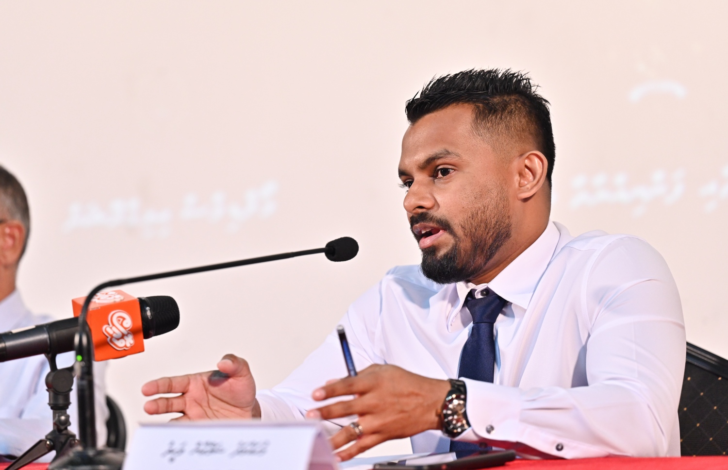 އިމިގްރޭޝަން ކޮންޓްރޯލަރު ޝަމްއާން: ހުންނެވީ ގަވާއިދާ ހިލާފަށް ބިދޭސީން ލައްވައި މަސައްކަތް ކުރުވާ ދިވެހިންނަށް ވެސް ދޫދެއްވާ ގޮތަކަށް ނޫން.