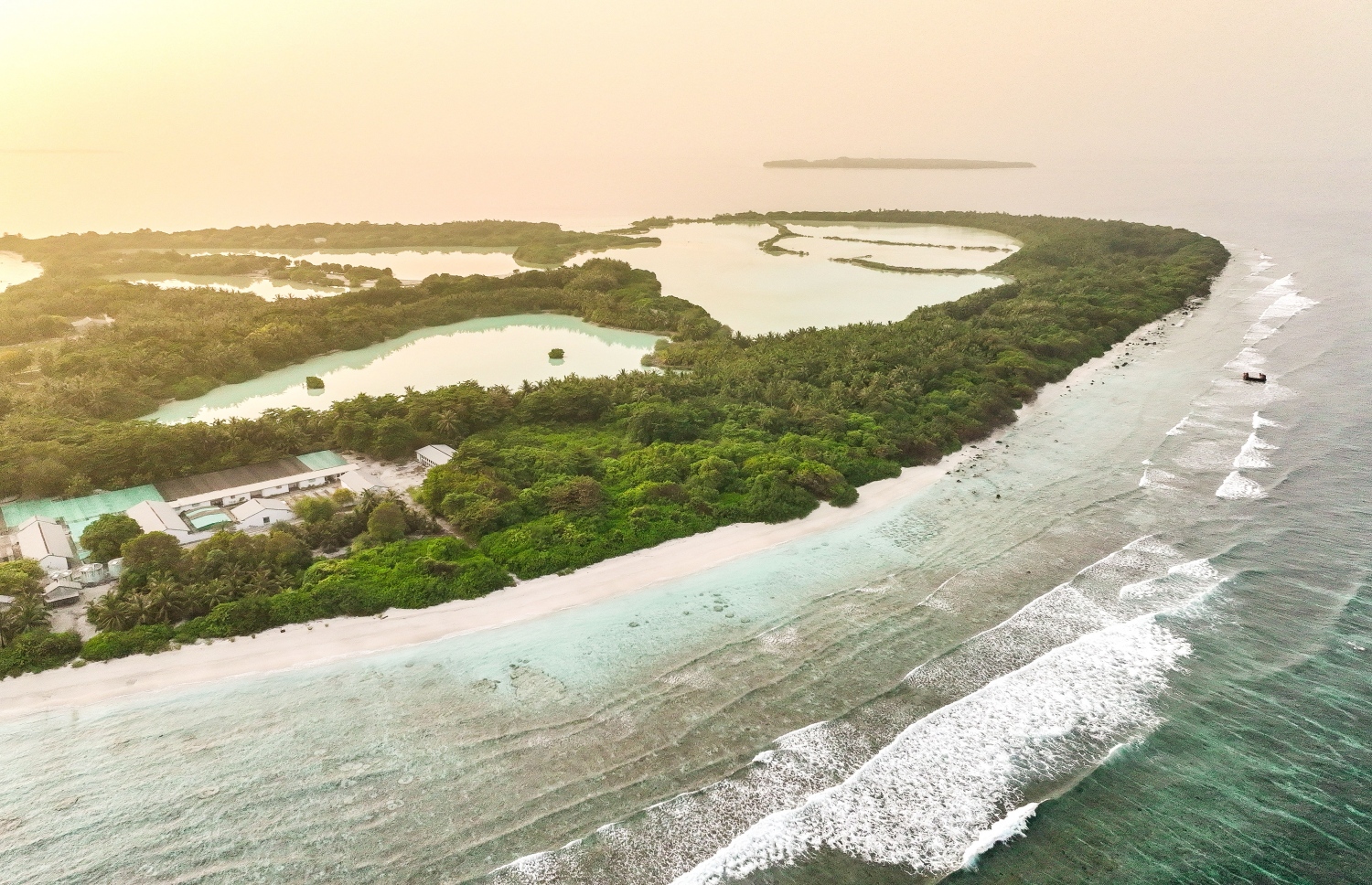 ށ. ނަލަންދޫ: ގުދުރަތީ ހާއްސަ ސިފަތަކެއް ލިބިފައިވާ ރަށެއް.-- ފޮޓޯ: ފަޔާޒް މޫސާ | މިހާރު