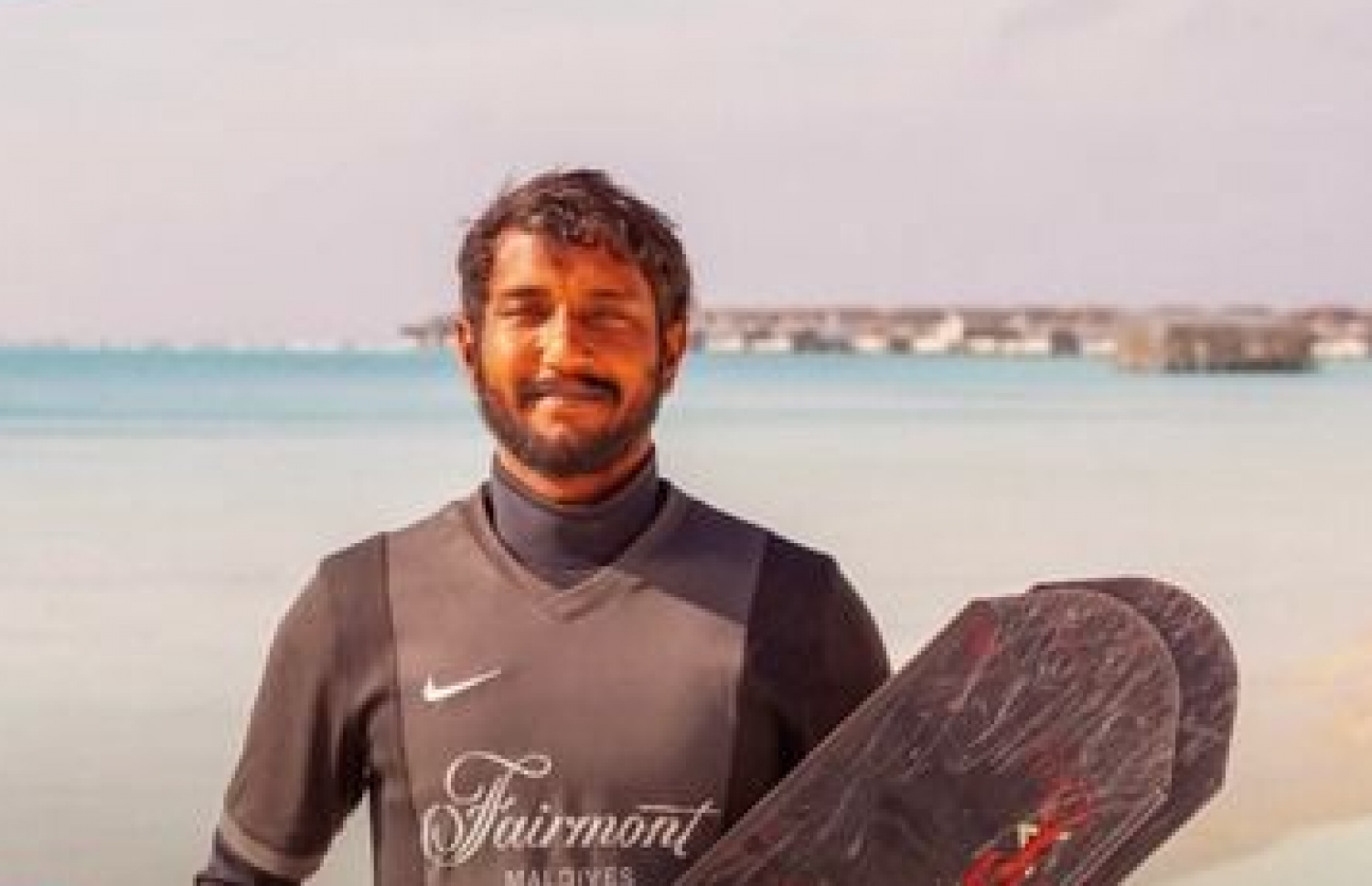 ޝިފާން، ފެއާމޮންޓް މޯލްޑިވްސްގައި މަސައްކަތް ކުރިއިރު.--