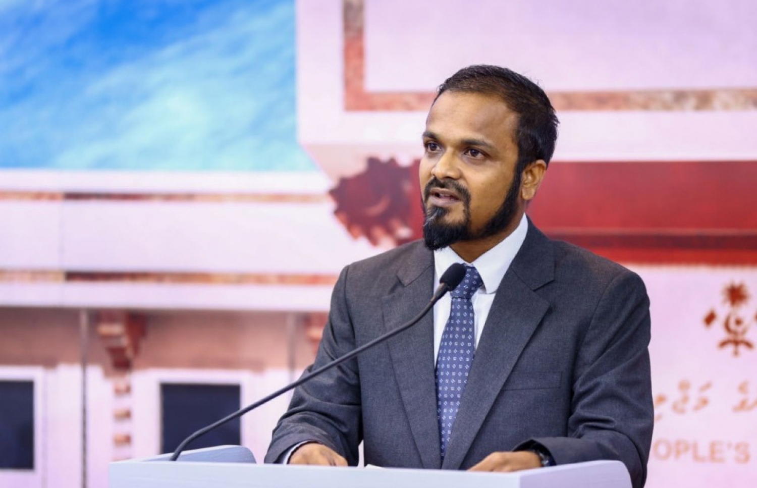 ހުސެއިން ސަގީފު: ރައްޔިތުންގެ މަޖިލީހުގެ އިންތިހާބުގައި ވައިކަރަދޫ ދާއިރާއަށް އޭނާ ވާދަކުރަނީ އެ ދާއިރާއަށް ސިޔާސީ ހަމަޖެހުން ގެނެސްދީ، ރައްޔިތުންގެ ރައްޔިތެއްގެ ގޮތުގައި ރައްޔިތުންގެ އަޑު އުފުލުމަށް