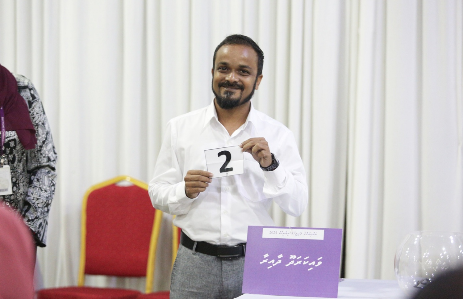 ހުސެއިން ސަގީފު: ރައްޔިތުންގެ މަޖިލީހުގެ އިންތިހާބުގައި ވައިކަރަދޫ ދާއިރާއަށް އޭނާ ވާދަކުރަނީ އެ ދާއިރާއަށް ސިޔާސީ ހަމަޖެހުން ގެނެސްދީ، ރައްޔިތުންގެ ރައްޔިތެއްގެ ގޮތުގައި ރައްޔިތުންގެ އަޑު އުފުލުމަށް