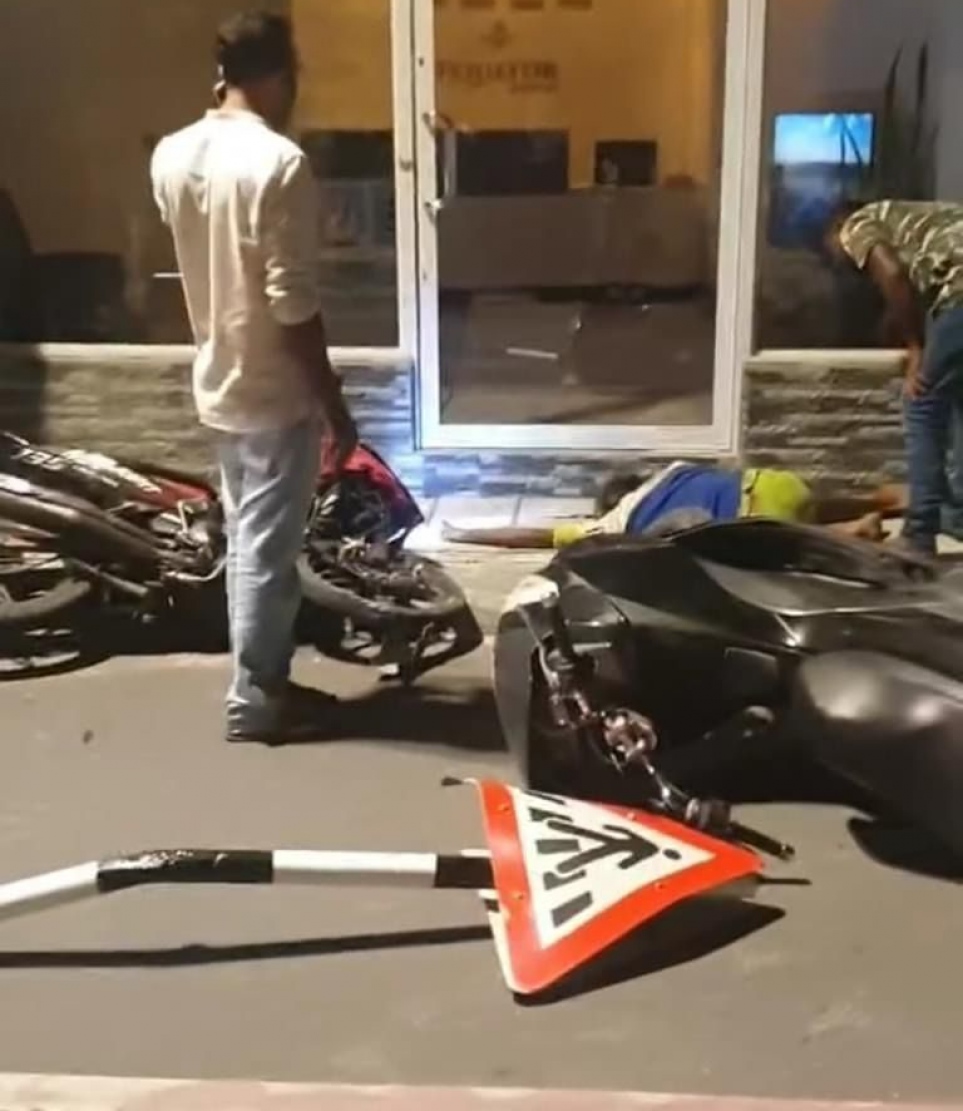 ފުވައްމުލަކު އެކްސިޑެންޓް ހިނގި ސަރަހައްދު.-- ފޮޓޯ: ސޯޝަލް މީޑިއާ