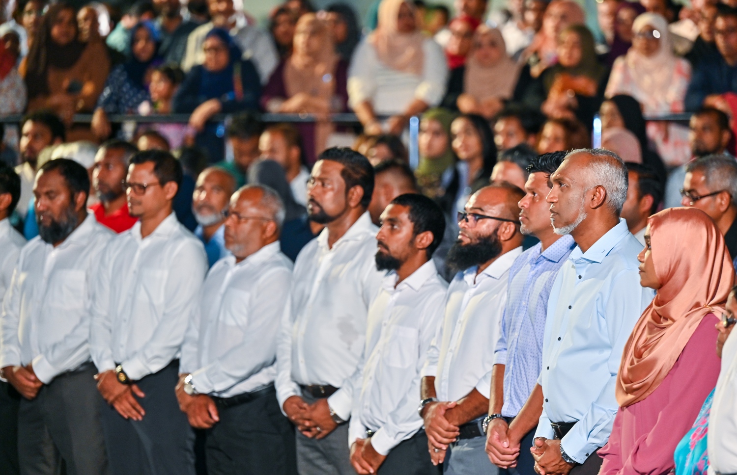 މި މަހުގެ 21 ގައި ބާއްވާ ރައްޔިތުންގެ މަޖިލިހުގެ އިންތިހާބުގައި ޕީޕީއެމް/ޕީއެންސީން ވާދަކުރާ ކެންޑިޑޭޓުންނަށް ތާއީދު ހޯދުމަށް ހުޅުމާލެ 2 ގެ ހިޔާ ފްލެޓް ސަރަހައްދުގައި ބޭއްވި ކެމްޕެއިން ބައްދަލުވުމުގައި ރައީސް އަދި ޕީއެންސީގެ ރައީސް ޑރ. މުހައްމަދު މުއިއްޒު ބައިވެރިވެވަޑައިގަންނަވަނީ.--- ފޮޓޯ: ފަޔާޒު މޫސާ| މިހާރު