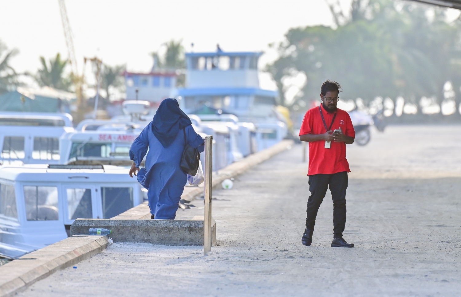 ވަޒީފާ އަދާކުރަން ކިނބިދޫން، ވޭމަންޑުއަށް.-- ފޮޓޯ: ފަޔާޒު މޫސާ/ މިހާރު