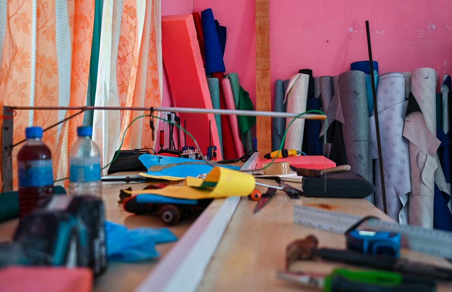 ނަސީރު ފަހަން ގެންގުޅޭ ބައެއް ތަކެތި.-- ފޮޓޯ: ފަޔާޒު މޫސާ/ މިހާރު