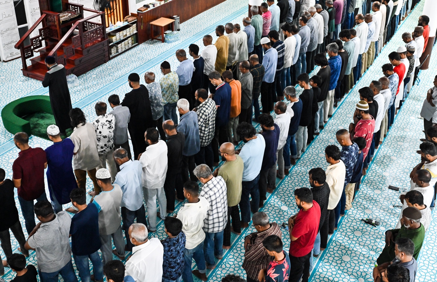 ހަތާވީސްވިލޭރޭގެ ދަމުނަމާދު ކުރަނީ: ލައިލަތުލް ގަދްރިވިލޭރޭގެ މާތްކަން ހޯދަން ގަދައަޅައި މަސައްކަތް ކުރާއިރު ހަތާވީސް ވިލޭރޭގެ އަޅުކަމުގައި ހޭދަކުރާ މީހުންގެ އަދަދު ގިނަ.--- ފޮޓޯ: ފަޔާޒު މޫސާ | މިހާރު