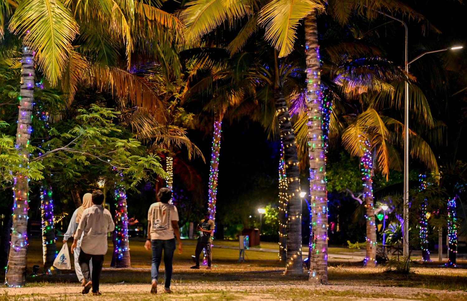 ފިތުރު އީދަށް އެކި ކުލަލައިގެ ބޮކިތަކުން ހުޅުމާލެ ސެންޓްރަލް ޕާކް ދިއްލާފައި.-- ފޮޓޯ: ނިޝާން އަލީ | މިހާރު