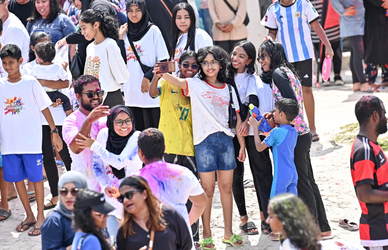 މި އަހަރުގެ ފިތުރު އީދު ފާހަގަކުރުމުގެ ގޮތުން މާލޭ ރަސްފަންނު ސަރަހައްދުގައި ބޭއްވި "މަގޭ އީދު" ކުޅިވަރުތަކުގައި ބަޔަކު ބައިވެރިވަނީ. .-- ފޮޓޯ: ނިޝާން އަލީ | މިހާރު