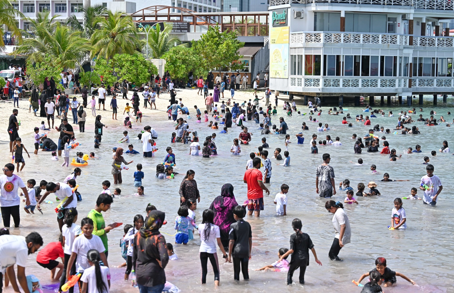 މި އަހަރުގެ ފިތުރު އީދު ފާހަގަކުރުމުގެ ގޮތުން މާލޭ ރަސްފަންނު ސަރަހައްދުގައި "މަގޭ އީދު" ކުޅިވަރު އިވެންޓްތައް ކުރިއަށްދަނީ. ގިނަ އަދަދެއްގެ ބަޔަކު މި ކަމުގައި ބައިވެރިވި .-- ފޮޓޯ: ނިޝާން އަލީ | މިހާރު