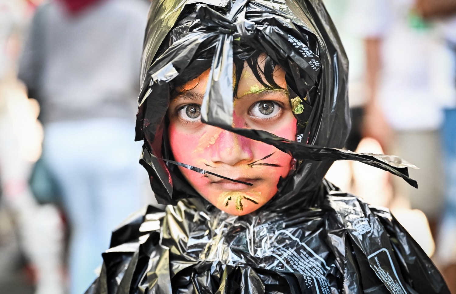 މާލި ޕެރޭޑްގައި ކުޑަކުއްޖަކު މާލި ހެދިގެން.--- ފޮޓޯ: ނިޝާން އަލީ | މިހާރު