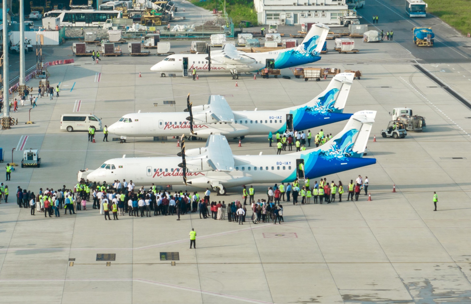 ވެލާނާ އިންޓަނޭޝަނަލް އެއާޕޯޓުގައި ޕާކުކޮށްފައި އޮތް މޯލްޑިވިއަންގެ ތިން ބޯޓު. އެއާޕޯޓުން ދޭ ހިދުމަތްތައް ފުޅާ ކުރަން ބޮޑު ޕްލޭނެއް ވަނީ ރާވައިފައި -- ފޮޓޯ: އެމްއޭސީއެލް