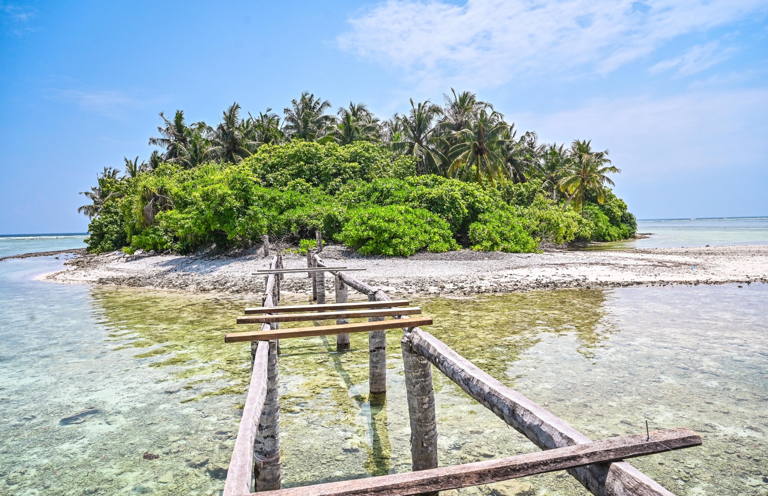 ކިނބިދޫން، ކުޑަދޫއާ ފާލަމަކުން ގުޅުވާލަނީ.-- ފޮޓޯ: ފަޔާޒު މޫސާ/ މިހާރު