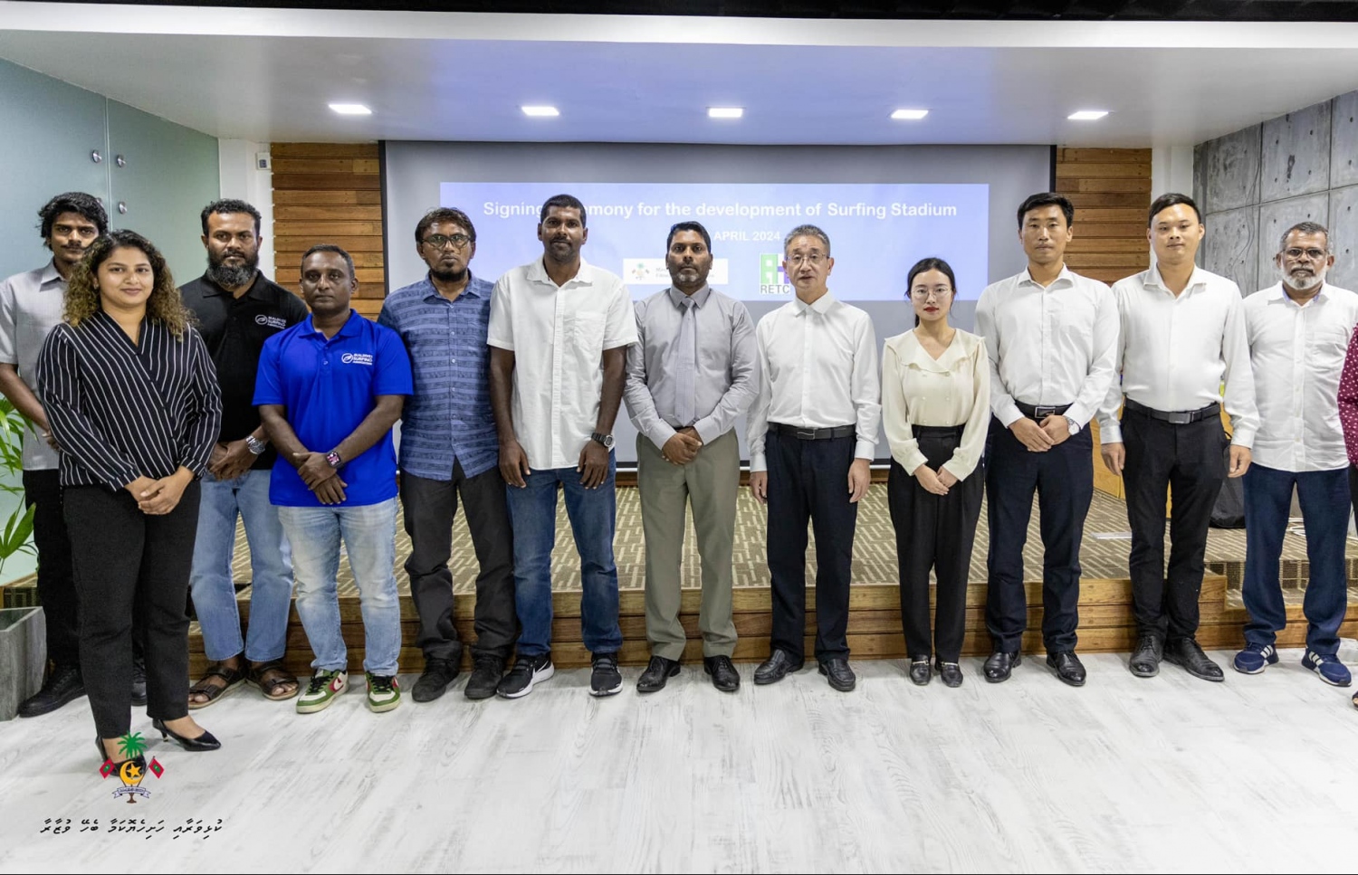 އެމްއޯޔޫގައި ސޮއި ކުރެއްވުމަށް ފަހު މިނިސްޓްރީ އާއި ސާފިން އެސޯސިއޭޝަންގެ އިސް ބޭފުޅުން.-- ފޮޓޯ: ސްޕޯޓްސް މިނިސްޓްރީ