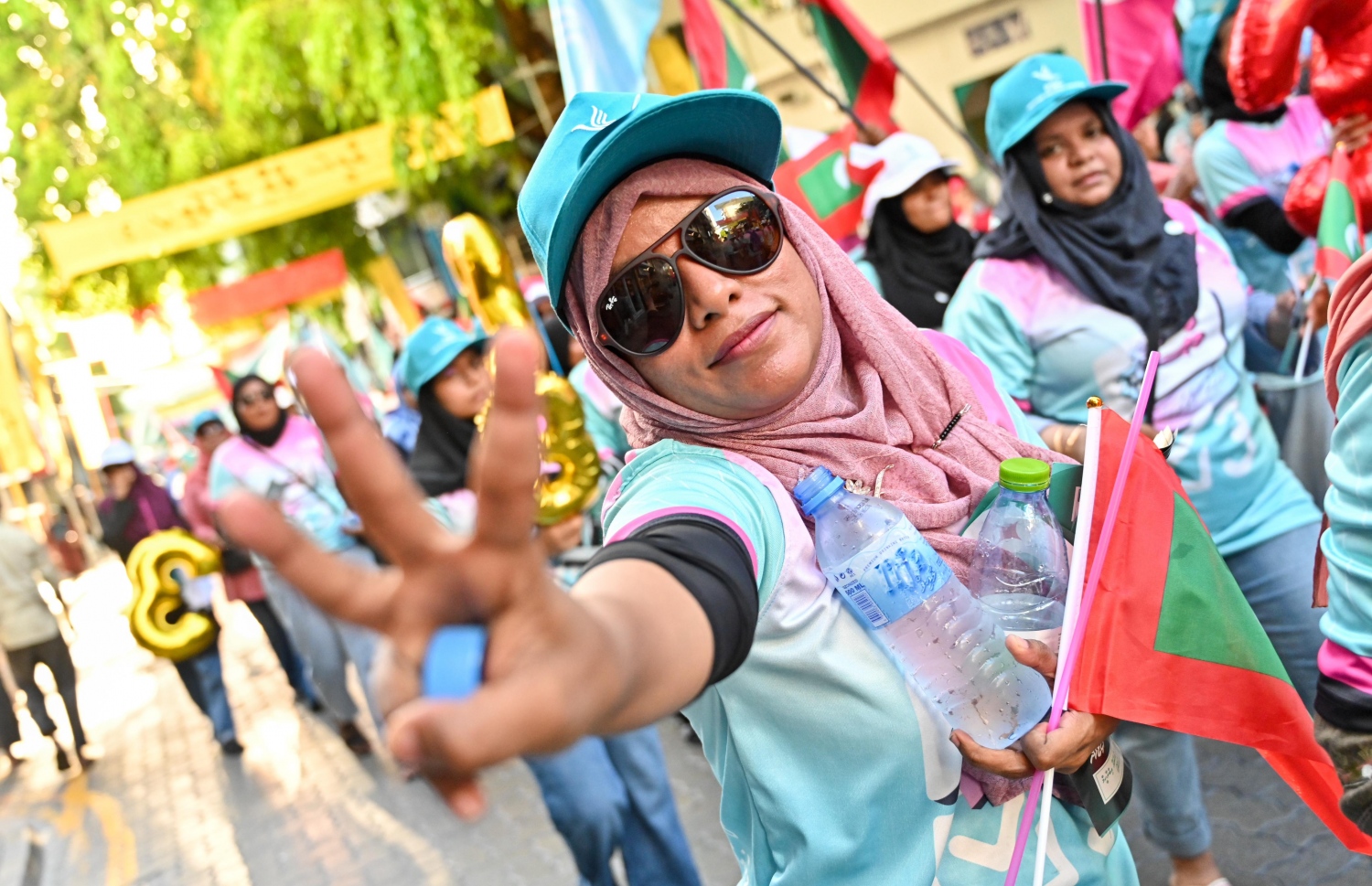 އޭޕްރީލް 20، 2024 - މާލެ: މާދަމާ އޮންނަ ރައްޔިތުންގެ މަޖިލިސްގެ އިންތިހާބުގެ ކެމްޕެއިން ނިންމަށް ޕީއެންސީން ބޭއްވި ހިނގާލުމުގައި ޕާޓީގެ ސަޕޯޓަރުން. -- ފޮޓޯ: ނިޝާން އަލީ | މިހާރު