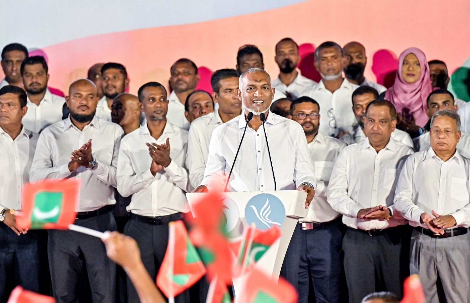 މަޖިލިސް އިންތިހާބުގައި ސަރުކާރުގެ ކެންޑިޑޭޓުން ހޯދި ބޮޑު ކާމިޔާބީ ފާހަގަކުރަން ޕީއެންސީން މިރޭ ކާނިވާ ސަރަހައްދުގައި ބޭއްވި ހަފްލާގައި ރައީސް ޑރ. މުހައްމަދު މުއިއްޒު ވާހަކަފުޅު ދައްކަވަނީ.--- ފޮޓޯ: ނިޝާން އަލީ | މިހާރު