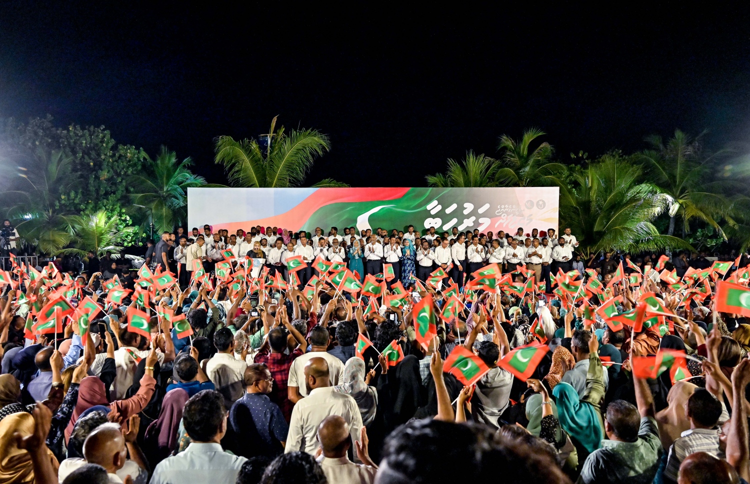 މަޖިލިސް އިންތިހާބުގައި ސަރުކާރު ކެންޑިޑޭޓުން ހޯދި ބޮޑު ކާމިޔާބީ ފާހަގަކުރަން މިރޭ ކާނިވާ ސަރަހައްދުގައި ބޭއްވި ހަފްލާ. --ފޮޓޯ: ނިޝާން އަލީ | މިހާރު