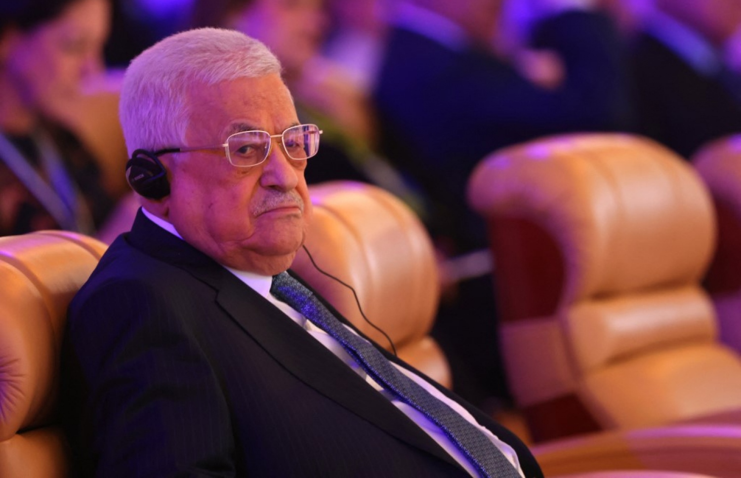 ފަލަސްތީނުގެ ރައީސް މަހްމޫދު އައްބާސް، ވޯލްޑް އިކޮނޮމިކް ފޯރަމްގައި އިއްޔެ ބައިވެރިންގެ ވާހަކަތައް އައްސަވަނީ. -- ފޮޓޯ: އޭއެފްޕީ