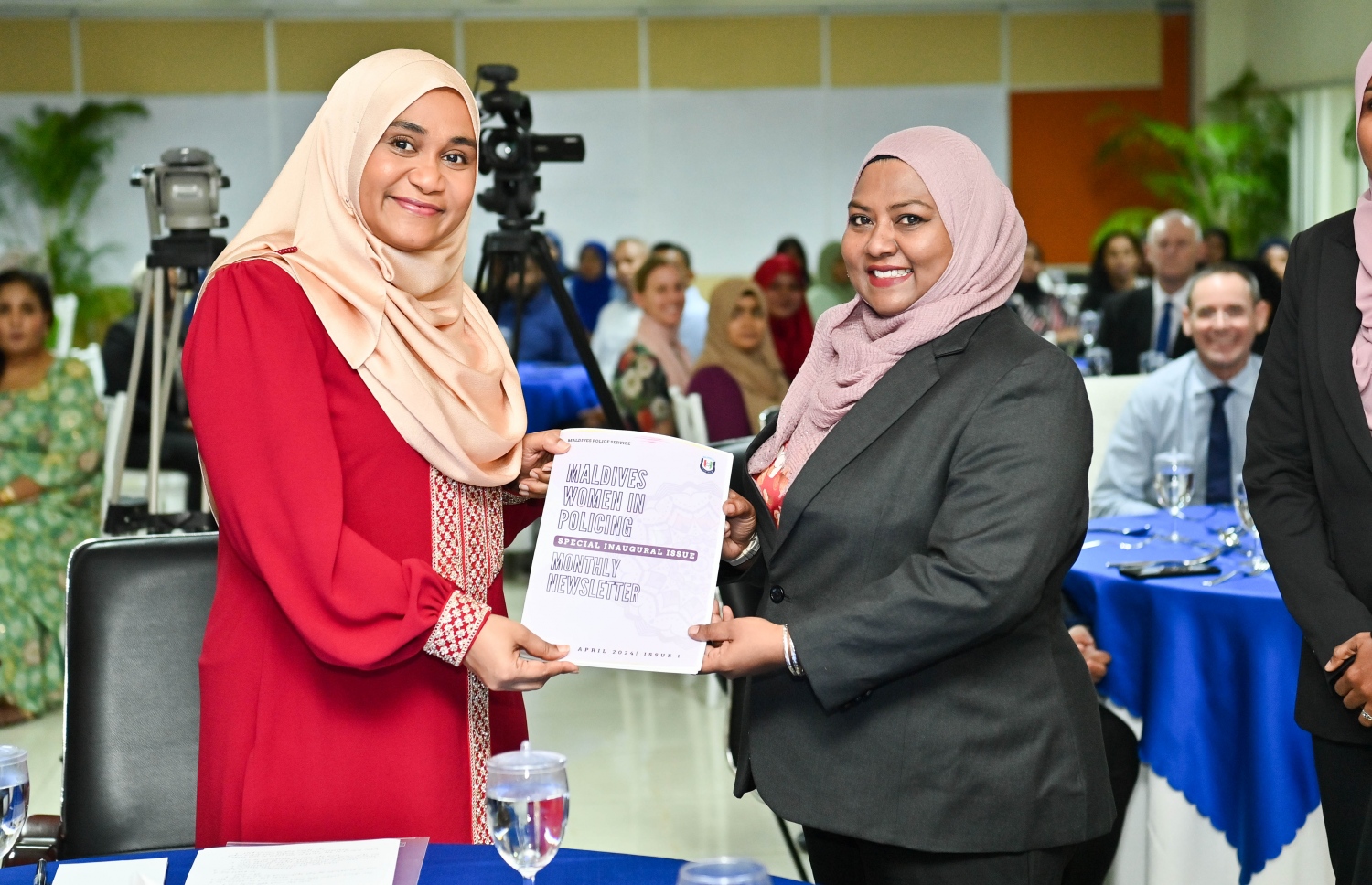 "މޯލްޑިވްސް ވިމެން އިން ޕޮލިސިން ކޮމިޓީ" އިފްތިތާހުކުރުން