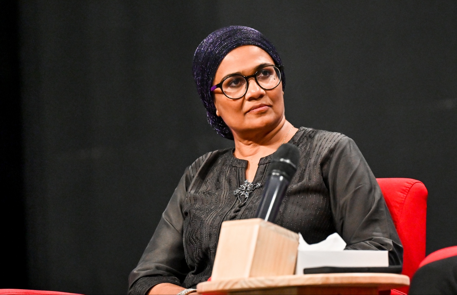 ހަޔާ އެޑިއުކޭޝަން މިނިސްޓަރު ޑރ. މަރިޔަމް މާރިޔާ "އަހާ" ފޯރަމްގައި ބައިވެރިވެވަޑައިގަންނަވަނީ: ރާއްޖޭގެ މަތީ ތައުލީމުގެ ހަރުފަތްތަކުގައި އެހެން ގައުމުތަކުގެ ދަރިވަރުންނަށް ފުރުސަތު ދެއްވަން ބޭނުންވޭ.--- ފޮޓޯ: ފަޔާޒު މޫސާ/ މިހާރު