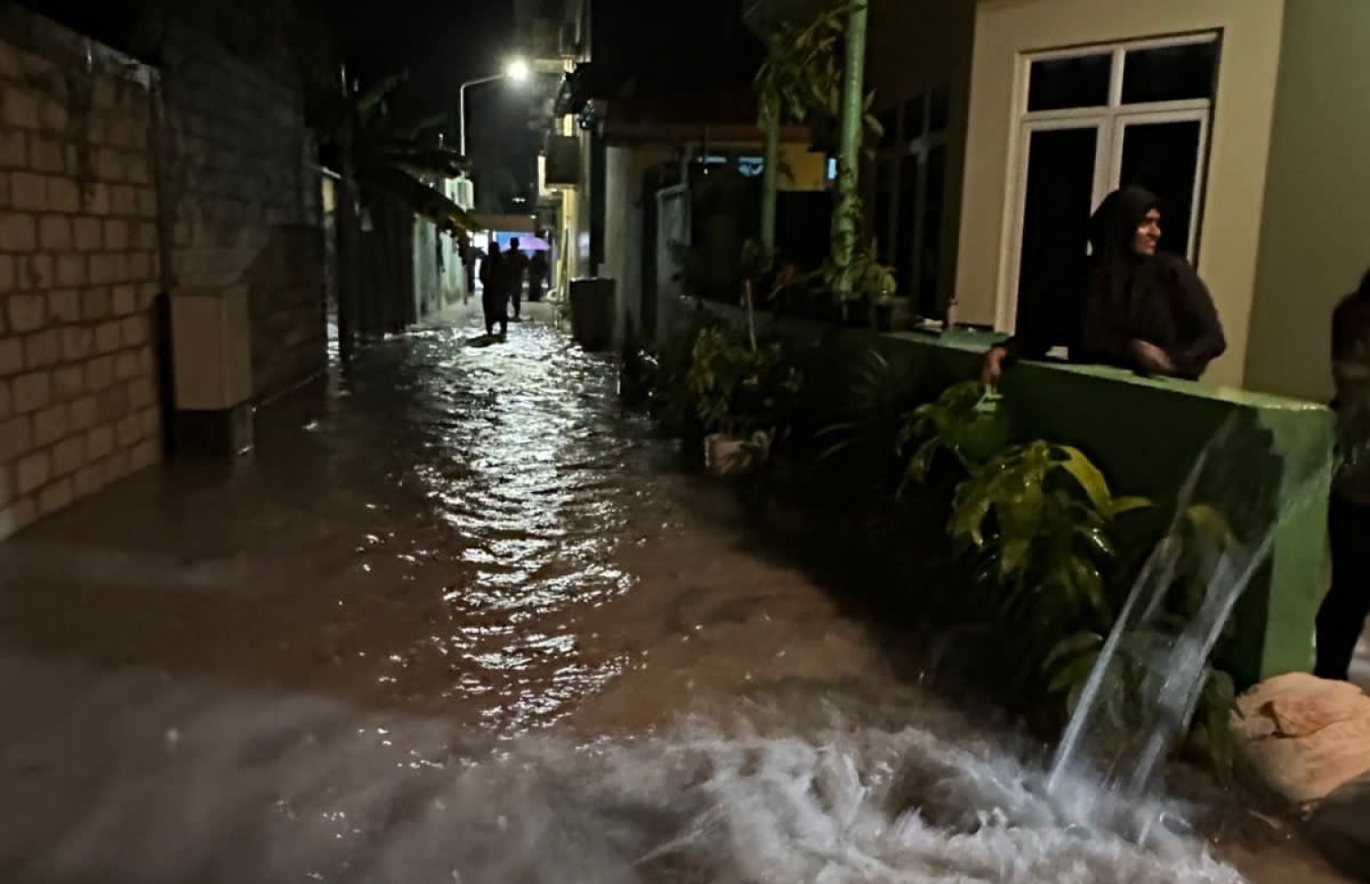 ބޯކޮށް ވާރޭވެހި ގުރައިދޫގައި ފެންބޮޑުވެފައި-- ފޮޓޯ: އެންޑީއެމްއޭ