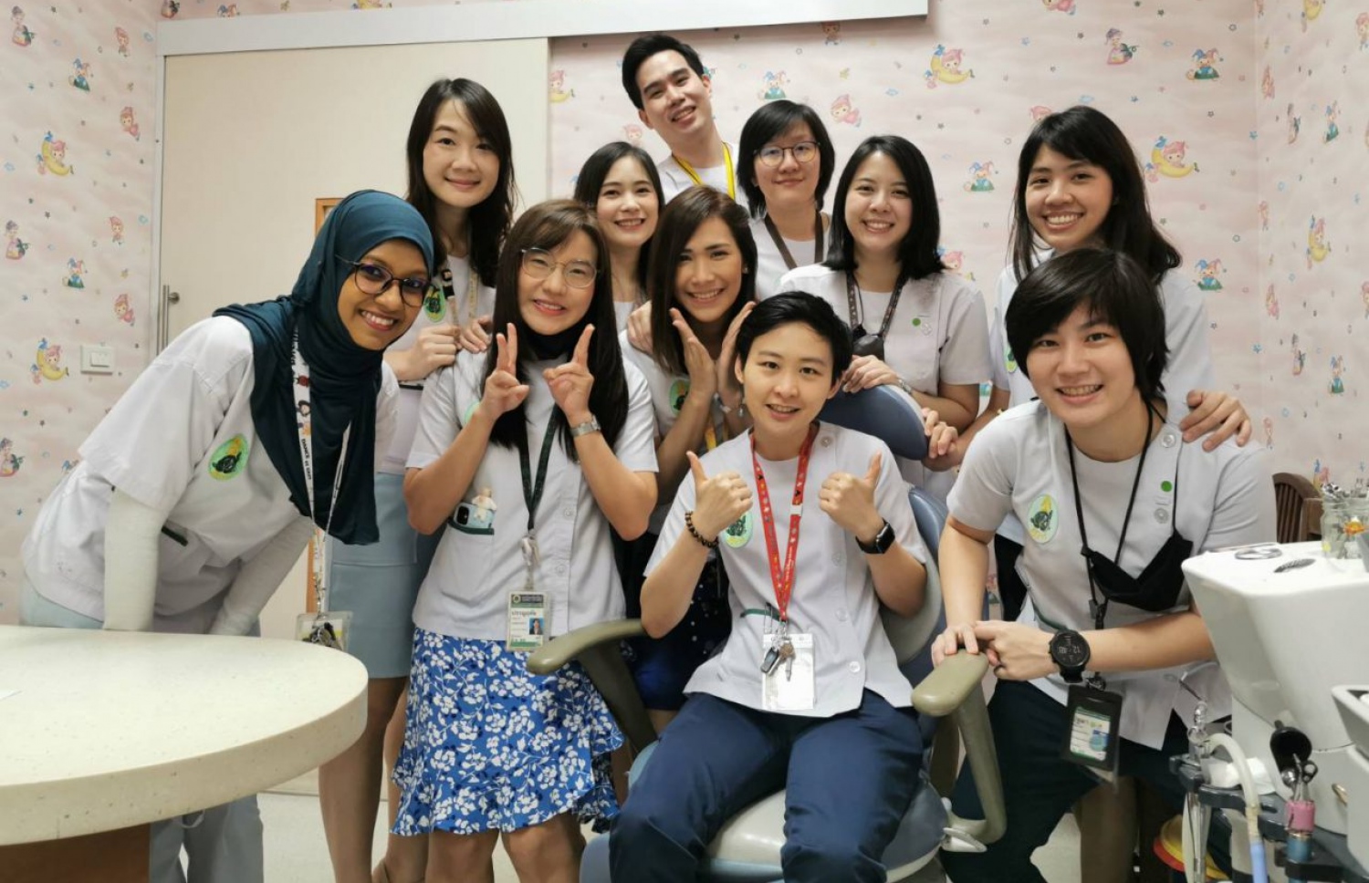 ރަމްޝާ، އީއެންޓީއަށް ސްލެޝަލައިޒްވުމަށް ކިޔަވަމުން ދިޔައިރު ނެގި ފޮޓޯއެއް.