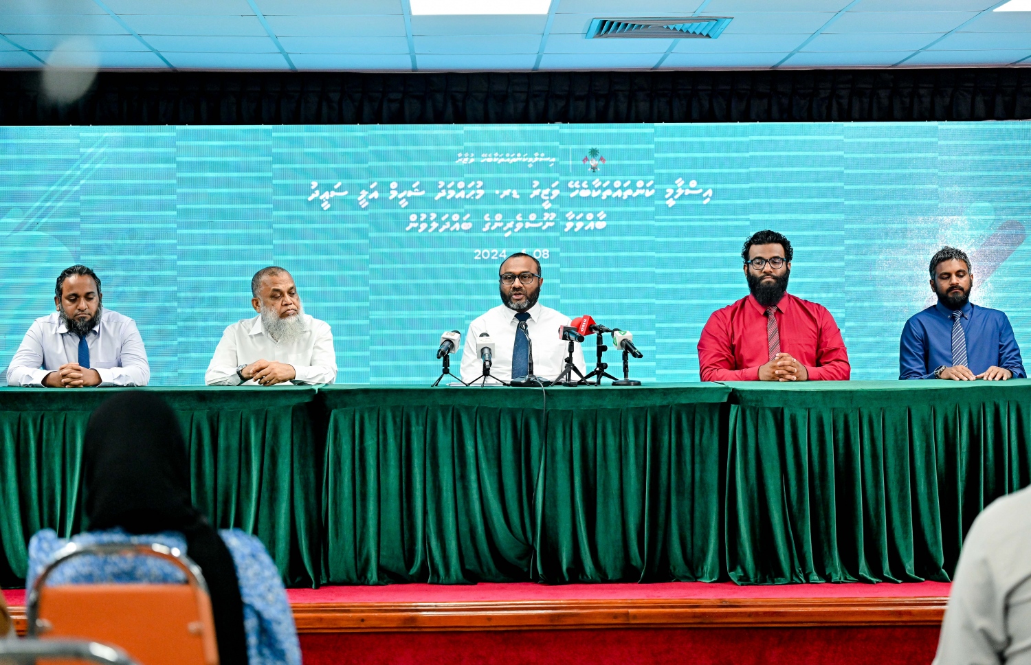 އިސްލާމިކް މިނިސްޓްރީގައި މިއަދު ބޭއްވި ނިއުސް ކޮންފަރެންސްގައި މިނިސްޓަރު ޑރ. ޝަހީމް އަދި އެ މިނިސްޓްރީގެ އިސްވެރިން ބައިވެރިވެވަޑައިގަންނަވަނީ.-- ފޮޓޯ: ނިޝާން އަލީ/ މިހާރު