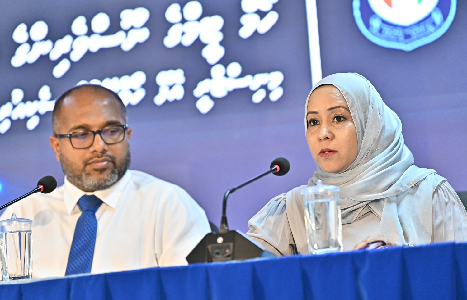 ހޯމް މިނިސްޓްރީގެ ސްޓޭޓް މިނިސްޓަރު ލުބްނާ މިއަދު ނޫސްވެރިންނާ ވާހަކަ ދައްކަވަނީ.--- ފޮޓޯ: ނިޝާން އަލީ/ މިހާރު