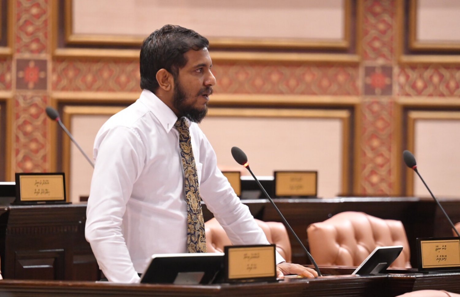 ރައްޔިތުުންގެ މަޖިލީހުގެ މިއަދުގެ ޖަލްސާގައި ސިރާޖު ވާހަކަދައްކަވަނީ -- ފޮޓޯ: މަޖިލިސް