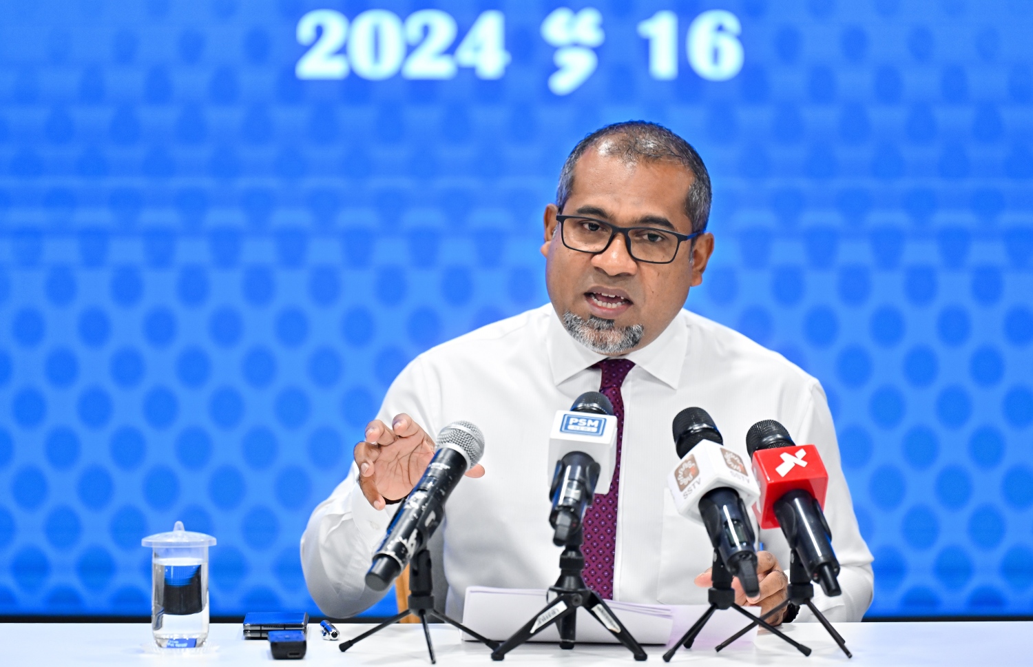 ހެލްތު މިނިސްޓްރީން އިއްޔެ ބޭއްވި ނިއުސް ކޮންފަރެންސްގައި މިނިސްޓަރު ޑރ. ހަލީލް ވާހަކަދައްކަވަނީ.-- ފޮޓޯ: ނިޝާން އަލީ/ މިހާރު