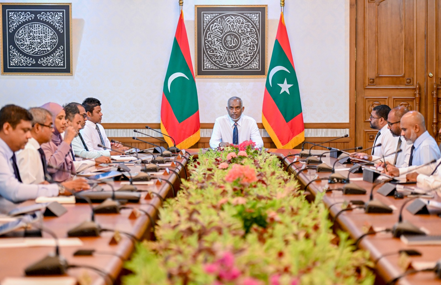 ކެބިނެޓް ބައްދަލުވުމުގައި މިނިސްޓަރުން ބައިވެރިވަނީ.-- ފޮޓޯ: ރައީސް އޮފީސް