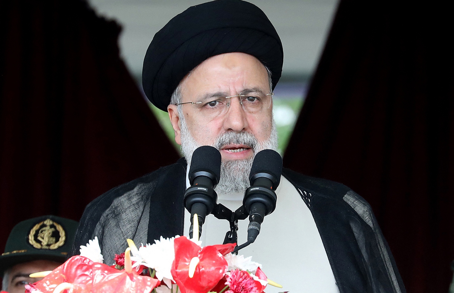 އިރާނުގެ ރައީސް ރައިސީ ދަތުރުކުރެއްވި ހެލިކޮޕްޓަރު ވެއްޓުނު ހާދިސާގައި ރައިސީ ވަނީ އަވަހާރަވެފައި. --ފޮޓޯ: އޭއެފްޕީ