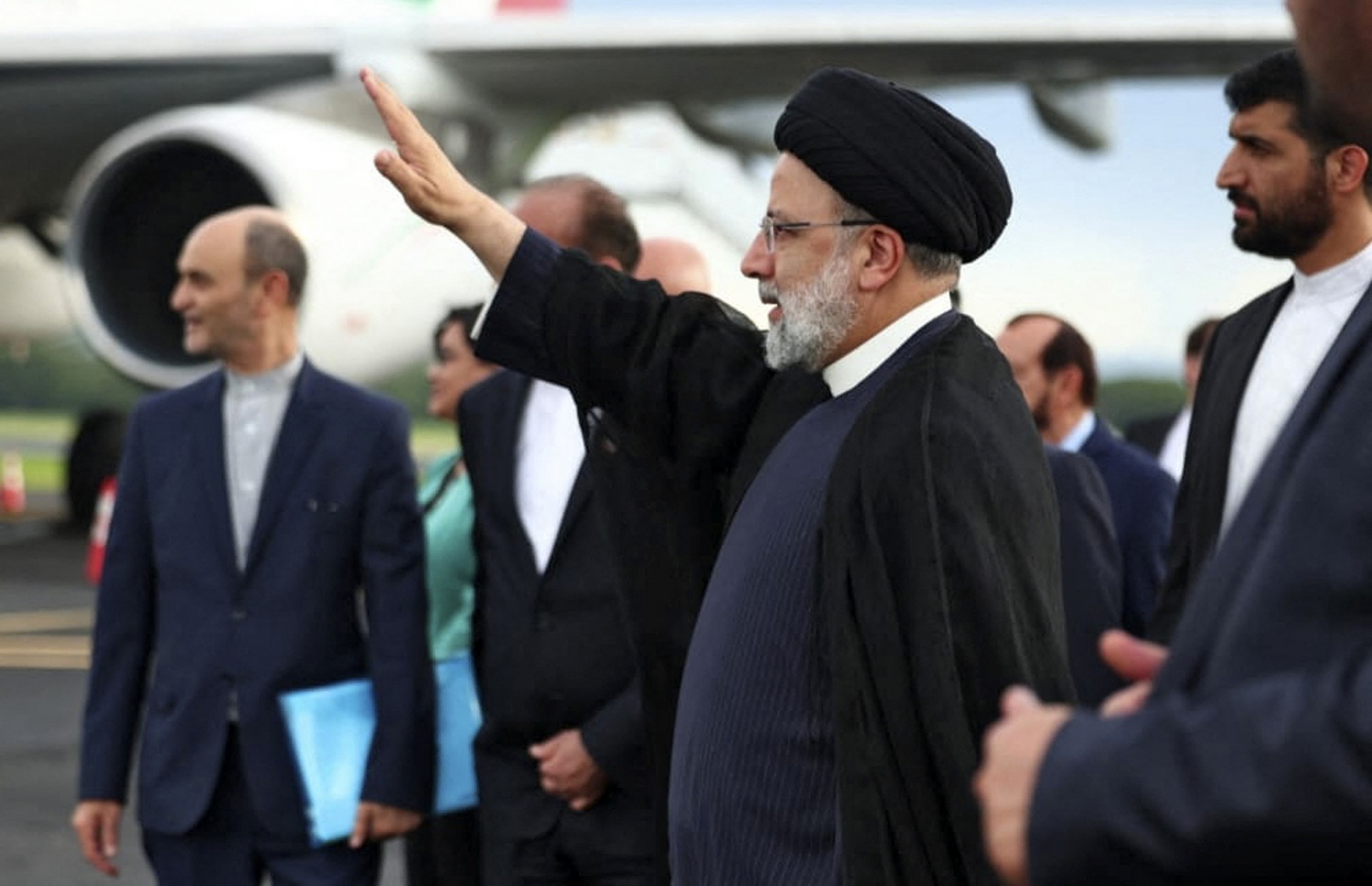 އިރާނުގެ ރައީސް ރައިސީ: ހެލިކޮޕްޓަރު ވެއްޓުނު ހާދިސާގައި ރައިސީ ވަނީ އަވަހާރަވެފައި. --ފޮޓޯ: އޭއެފްޕީ