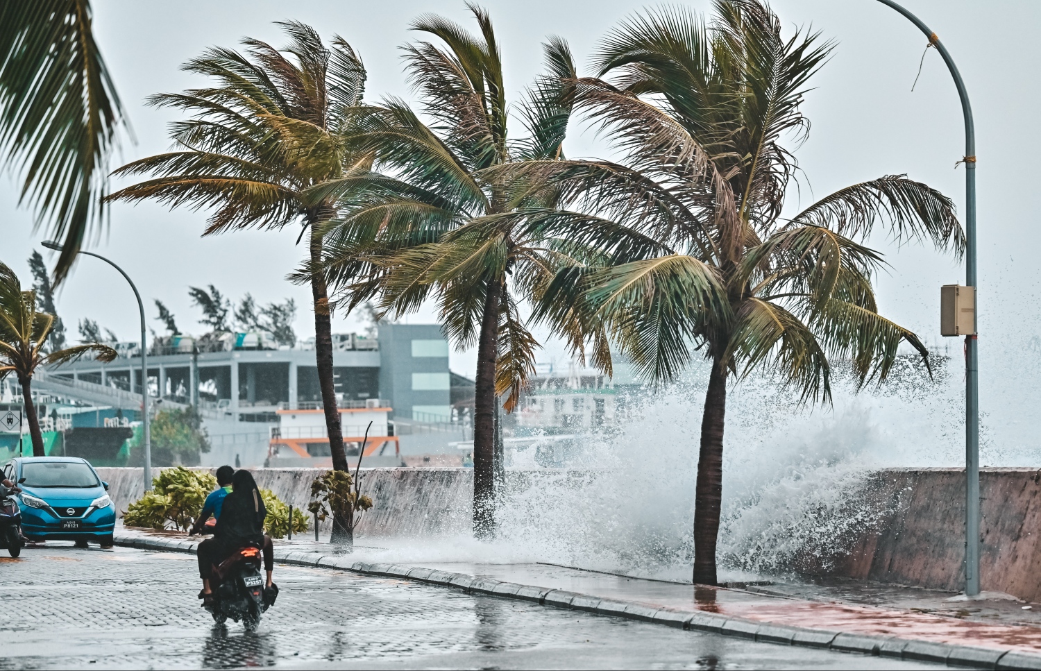 މާލެއަށް ކުރިން ކުރި ވިއްސާރަ ކުރި ދުވަހެއްގައި އުދަ އަރަނީ: މި ހަފުތާގައި ރާއްޖޭގެ ބޮޑު ސަރަހައްދަކަށް މޫސުން ގޯސްވާނެ ކަމަށް ލަފާކުރެވޭ.-- ފޮޓޯ: މިހާރު