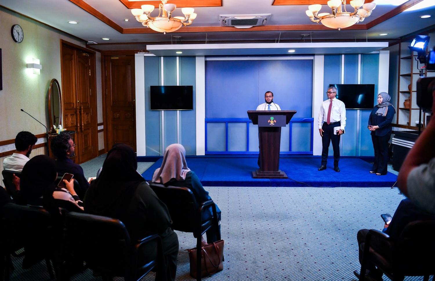 ރައީސް އޮފީހުން ބޭއްވި ޕްރެސް ކޮންފަރެންސް.-- ފޮޓޯ: ރައީސް އޮފީސް