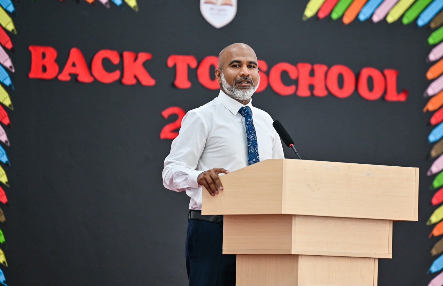 ސަލާހުއްދީން ސްކޫލުގައި ބޭއްވުނު ހާއްސަ އެސެމްބްލީގައި އެޑިއުކޭޝަން މިނިސްޓަރު ޑރ. އިސްމާއިލް ޝަފީއު ވާހަކަ ދައްކަވަނީ -- ފޮޓޯ: ފަޔާޒު މޫސާ | މިހާރު