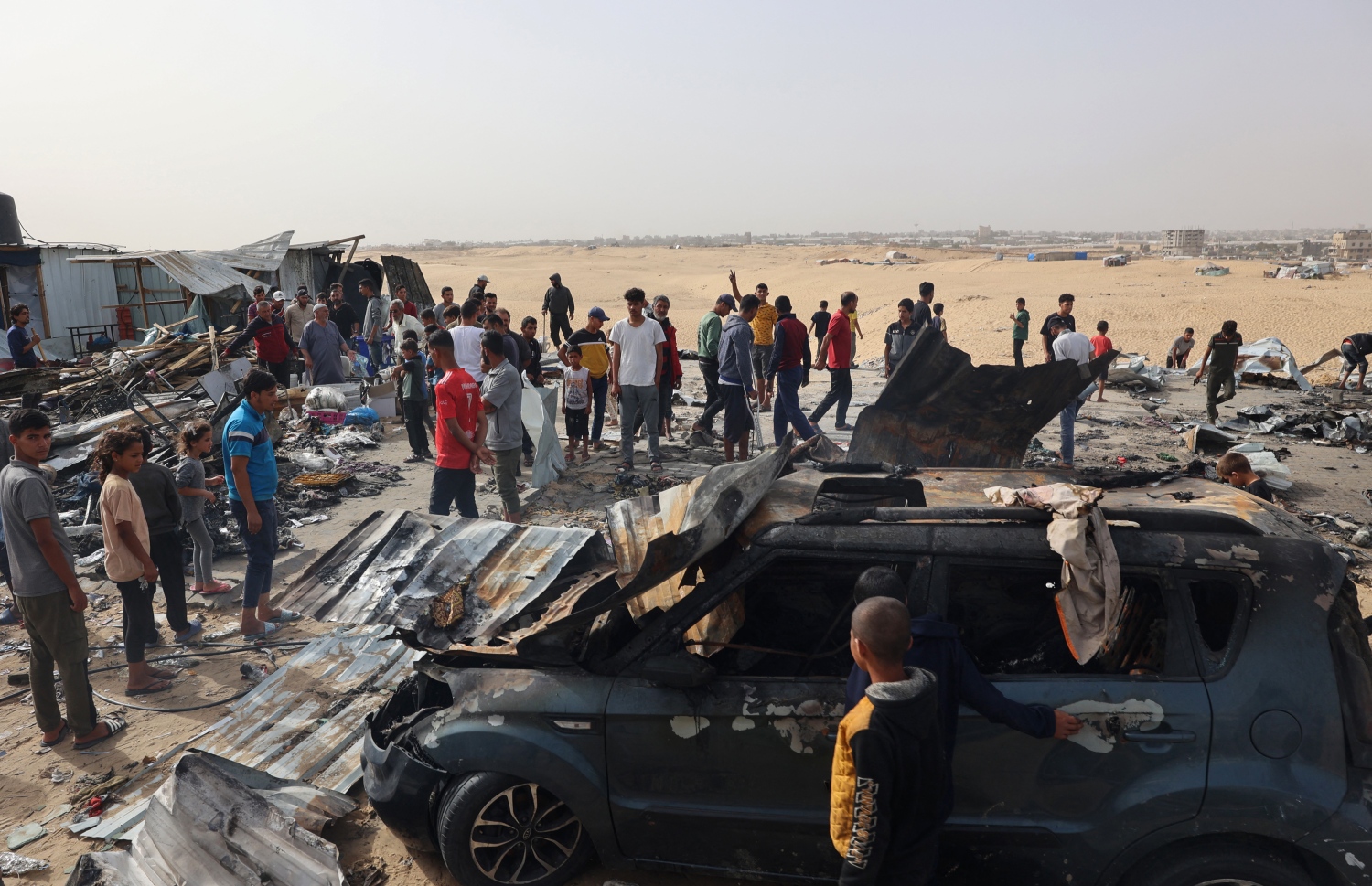 ރަފަހްގައި ހުރި ރެފިއުޖީ ކޭމްޕަކަށް އިޒްރޭލުން ދިން ހަމަލާގައި 45 މީހަކު ވަނީ ޝަހީދުވެފައި. --ފޮޓޯ: އޭއެފްޕީ