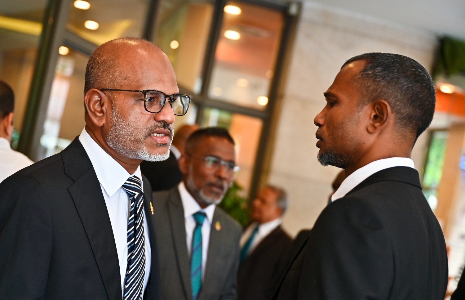 ވިހި ވަނަ ރައްޔިތުންގެ މަޖިލިހަށް އިންތިހާބުކުރި ޕީއެންސީގެ ބޭފުޅުން ހުވާކުރުމުގެ ރަސްމިއްޔާތަށް މީގެ އިރުކޮޅެއް ކުރިން ވަޑައިގަންނަވަނީ.---ފޮޓޯ: ފަޔާޒް މޫސާ| މިހާރު