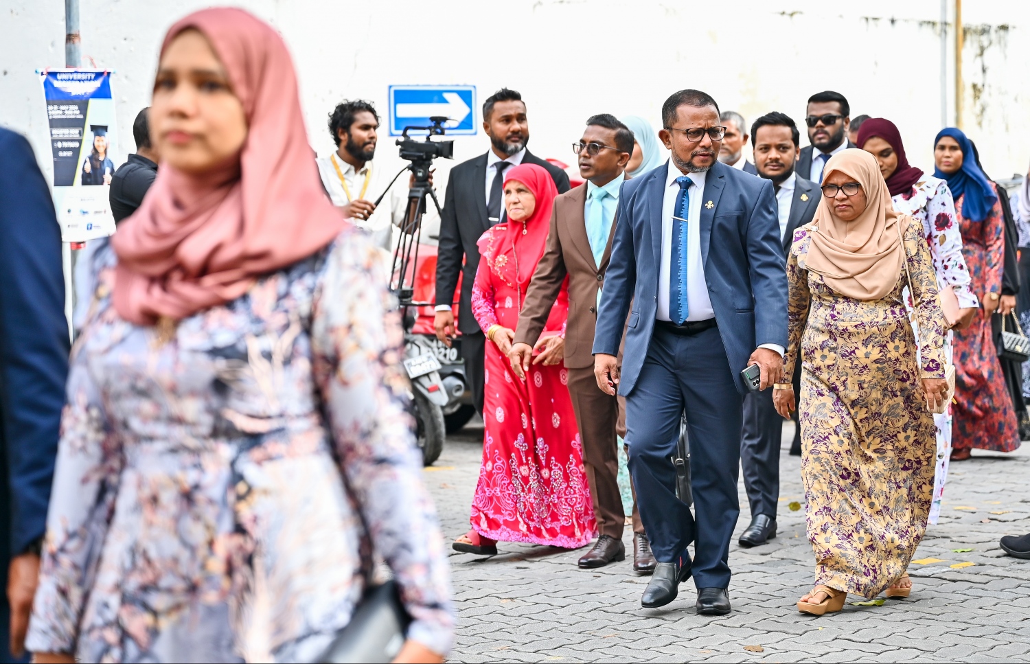 ވިހި ވަނަ ރައްޔިތުންގެ މަޖިލިހަށް އިންތިހާބުކުރި ޕީއެންސީގެ ބޭފުޅުން ހުވާކުރުމުގެ ރަސްމިއްޔާތަށް މީގެ އިރުކޮޅެއް ކުރިން ވަޑައިގަންނަވަނީ.---ފޮޓޯ:  ފަޔާޒް މޫސާ | މިހާރު