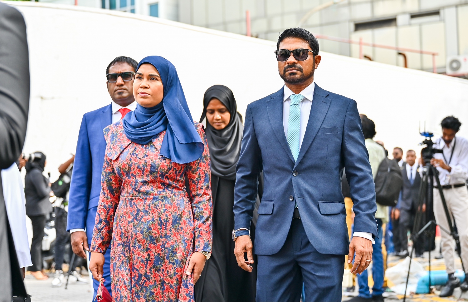 ވިހި ވަނަ ރައްޔިތުންގެ މަޖިލިހަށް އިންތިހާބުކުރި ޕީއެންސީގެ ބޭފުޅުން ހުވާކުރުމުގެ ރަސްމިއްޔާތަށް މީގެ އިރުކޮޅެއް ކުރިން ވަޑައިގަންނަވަނީ.---ފޮޓޯ:  ފަޔާޒް މޫސާ | މިހާރު