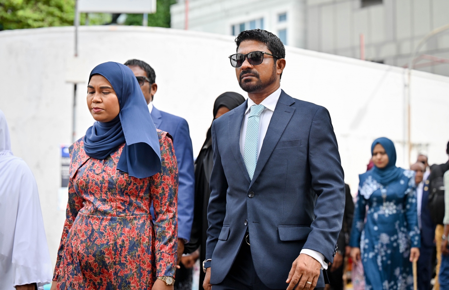 ވިހި ވަނަ ރައްޔިތުންގެ މަޖިލިހަށް އިންތިހާބުކުރި ޕީއެންސީގެ ބޭފުޅުން ހުވާކުރުމުގެ ރަސްމިއްޔާތަށް މީގެ އިރުކޮޅެއް ކުރިން ވަޑައިގަންނަވަނީ.---ފޮޓޯ: ނިޝާން އަލީ| މިހާރު