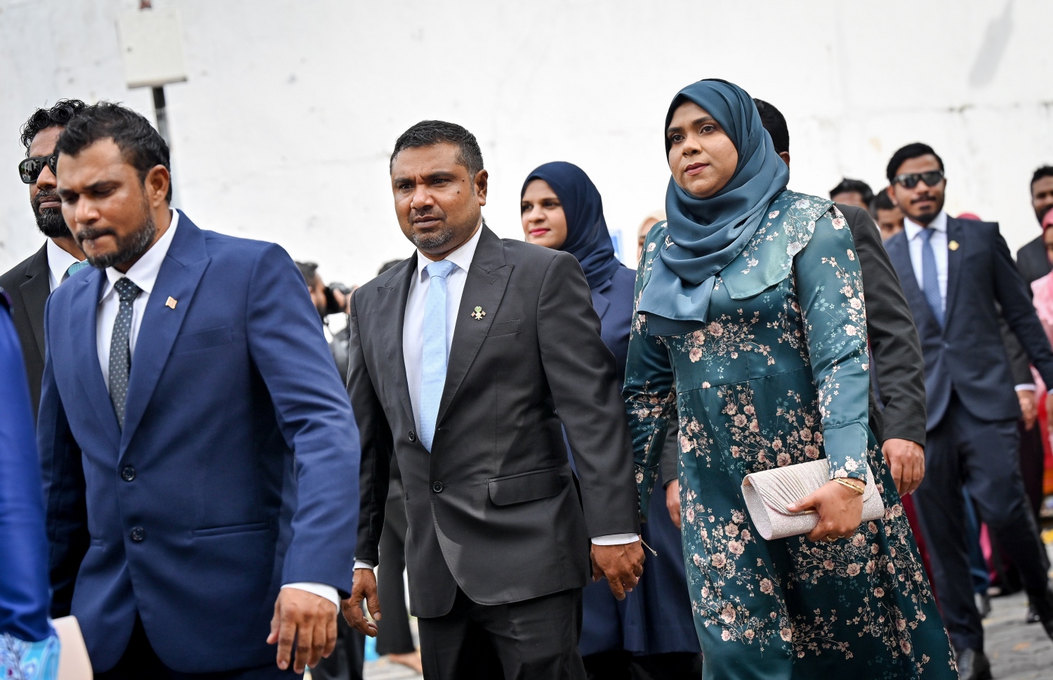 ވިހި ވަނަ ރައްޔިތުންގެ މަޖިލިހަށް އިންތިހާބުކުރި ޕީއެންސީގެ ބޭފުޅުން ހުވާކުރުމުގެ ރަސްމިއްޔާތަށް މީގެ އިރުކޮޅެއް ކުރިން ވަޑައިގަންނަވަނީ.---ފޮޓޯ: ނިޝާން އަލީ| މިހާރު