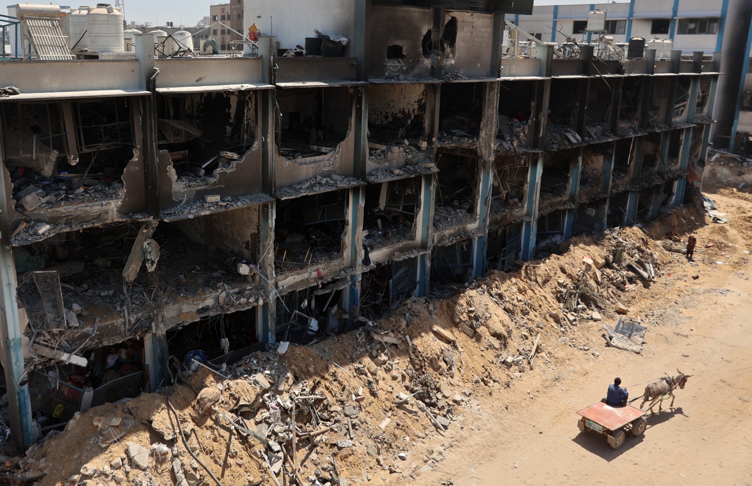 ފަލަސްތީނުގެ ޣައްޒާގައި ސުންނާފަތިވެފައިވާ އިމާރާތެއް: އެމެރިކާ މެދުވެރިވެގެން އިޒްރޭލުން ހުށަހަޅާފައިވާ ސުލްހައިގެ އާ ޕްލޭނުގައި ޣައްޒާ އަލުން ބިނާކުރަން ވަނީ ހިމަނާފައި. --ފޮޓޯ: އޭއެފްޕީ